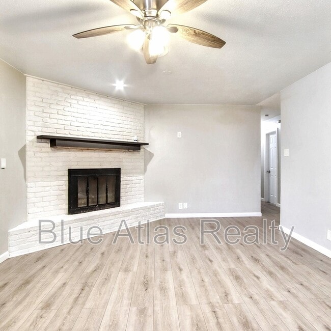 Building Photo - 608 W Pleasantview Dr