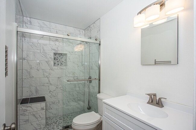 Building Photo - Update furnished One Bedroom One Bathroom ...