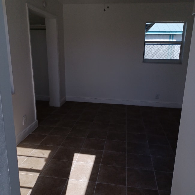 Photo - 618 58th St Apartment