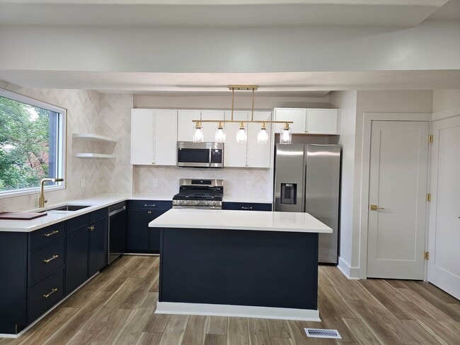 Building Photo - Amazing 3 bedroom 2.5 bath House for Rent ...