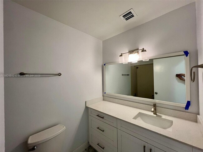 Foto del edificio - 451 Springdale Cir