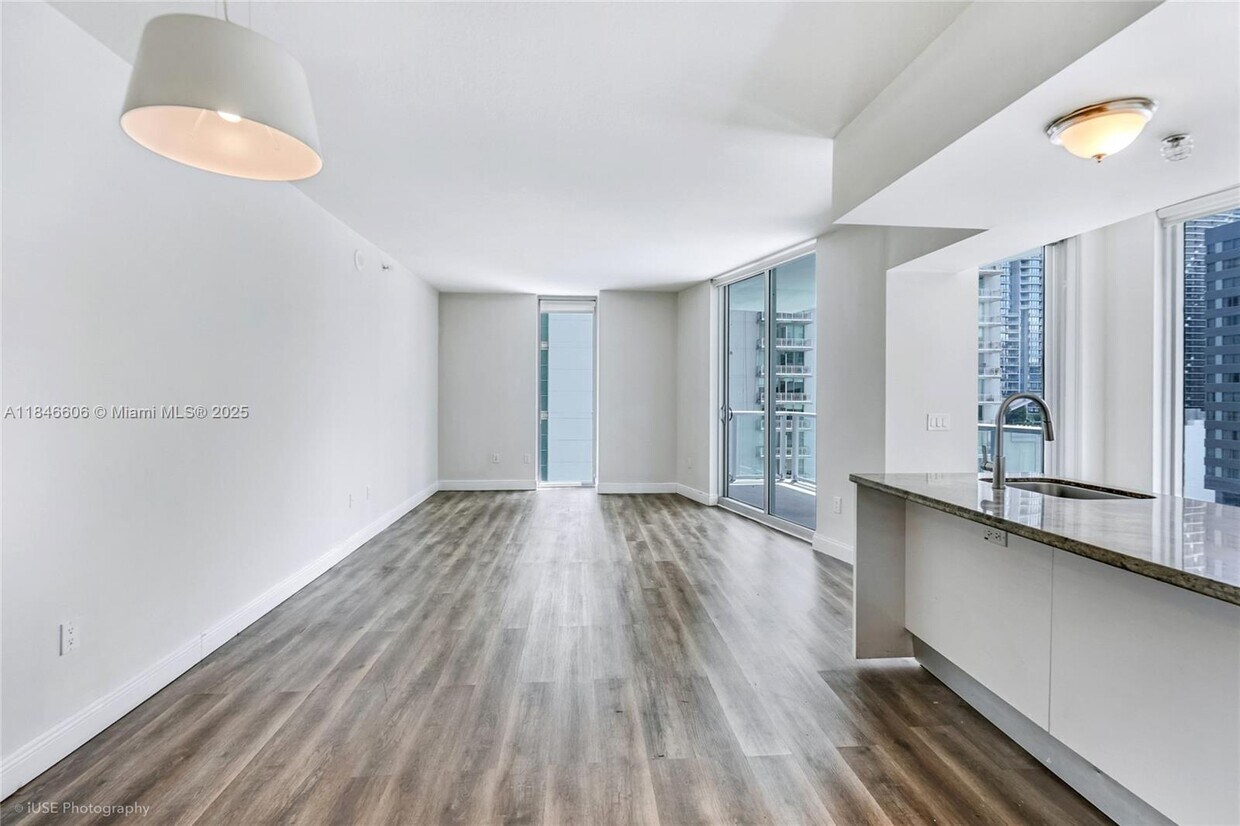 Foto principal - 185 SW 7th St