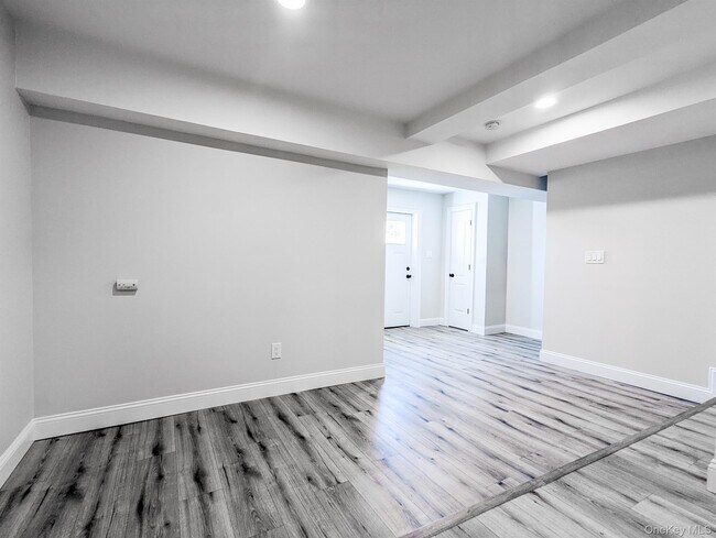 Foto del edificio - 13 Woodland Ln
