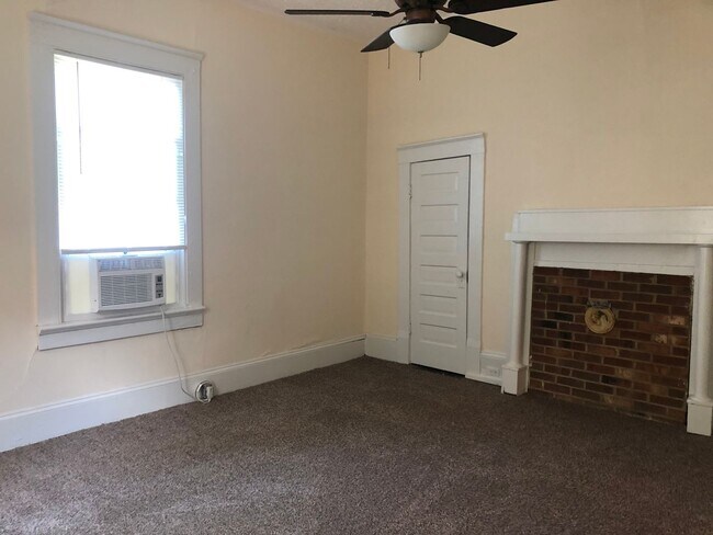 Building Photo - MOVE-IN READY!