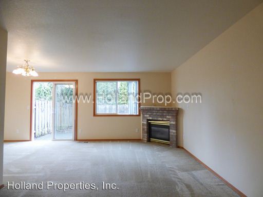 Building Photo - 6054 SE Green Ct