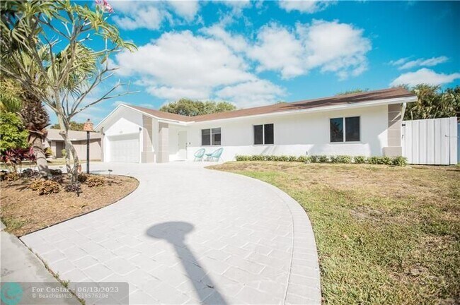 Building Photo - 2131 NW 69th Ct
