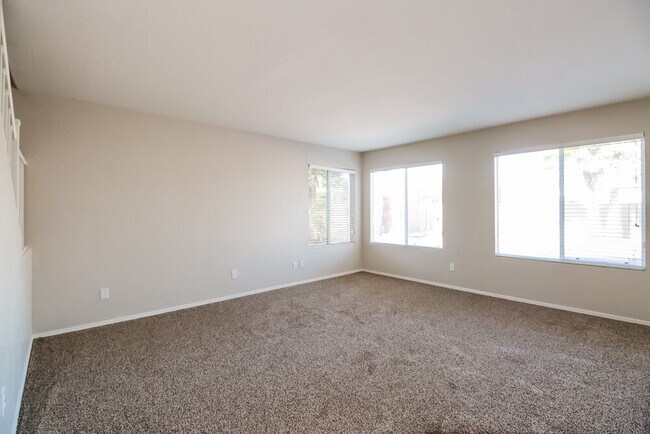 Foto del edificio - 14892 W Laurel Ln