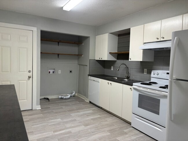 Foto del edificio - 810 E Oak Ave