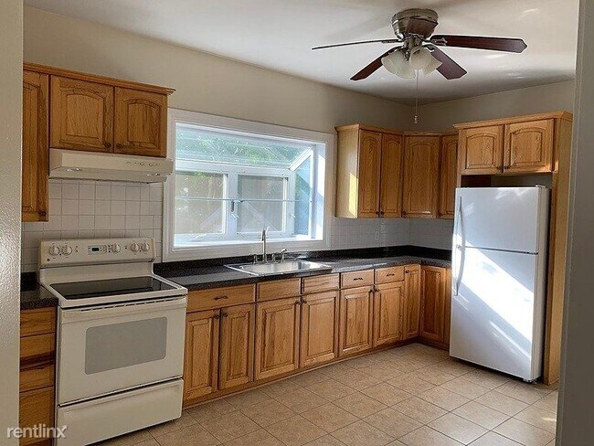 Building Photo - 3 br, 2 bath Apartment - 21 Leuvine Street B