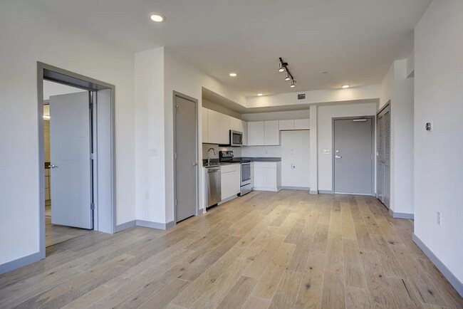 living room facing the entrance - 400 Herron Dr