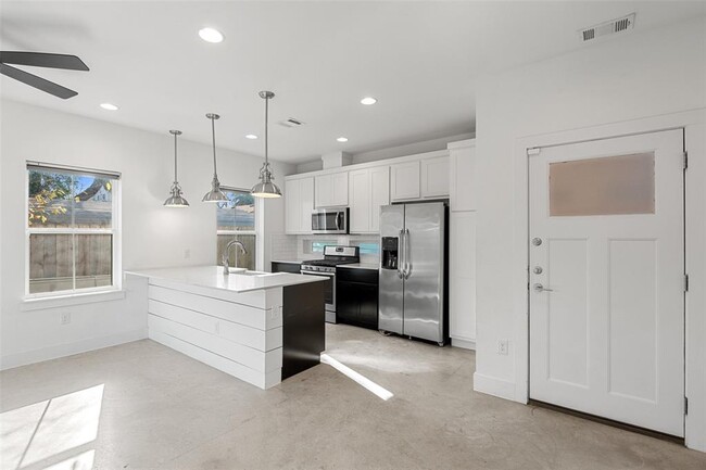 Foto del edificio - 1003 Fiesta St