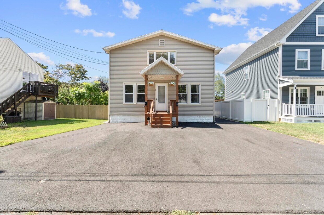 Primary Photo - 8 York St