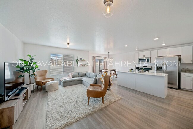 Foto del edificio - 341 N Angus Dr