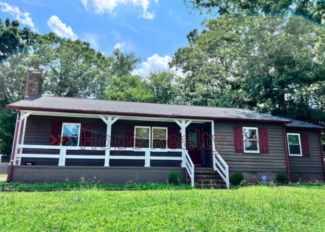 Building Photo - House 542 Briarwood Cir, Hopewell, VA 2386...