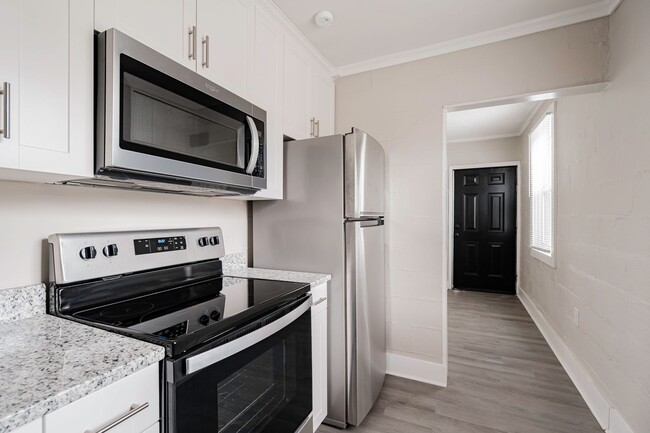 Building Photo - Charming Apartment Downtown Columbia - Hou...