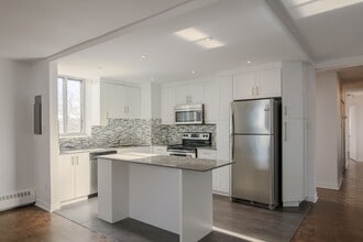 Building Photo - 4800 Maisonneuve Blvd W