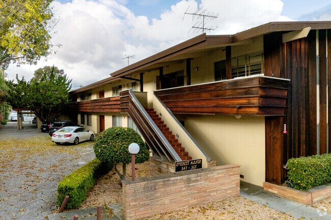 Fotografía del edificio - 347-367 Everett Ave