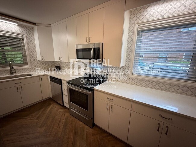 Photo - 1507 Berwick Rd SW House