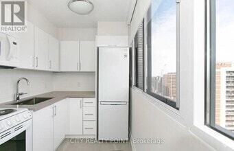 Building Photo - 33-1533 Isabella St