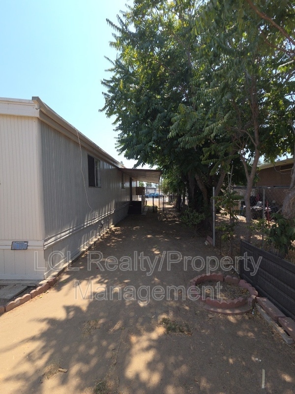 Foto del edificio - 27642 Van Buren Ave