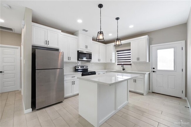 Building Photo - 9 N Hester St