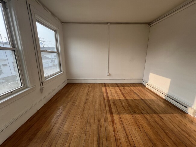 Building Photo - 459 Beech St