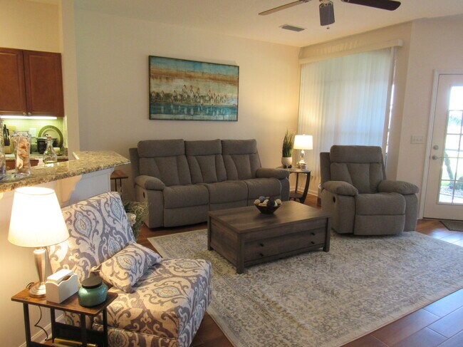 Sala de estar - 1942 Turnbull Lakes Dr