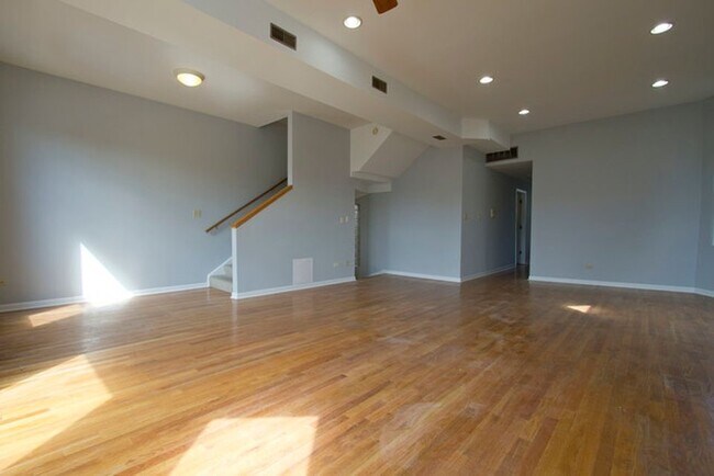 Building Photo - 3508 W Diversey Ave