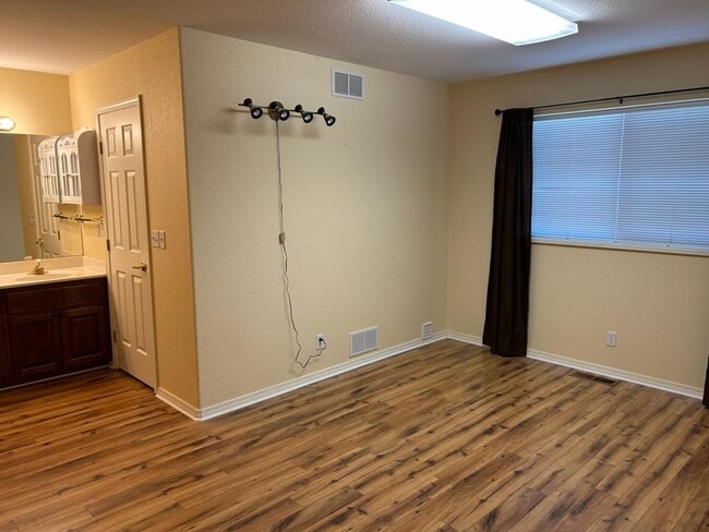 Building Photo - Great 3 Bedroom 2 Bath House in Hucrest
