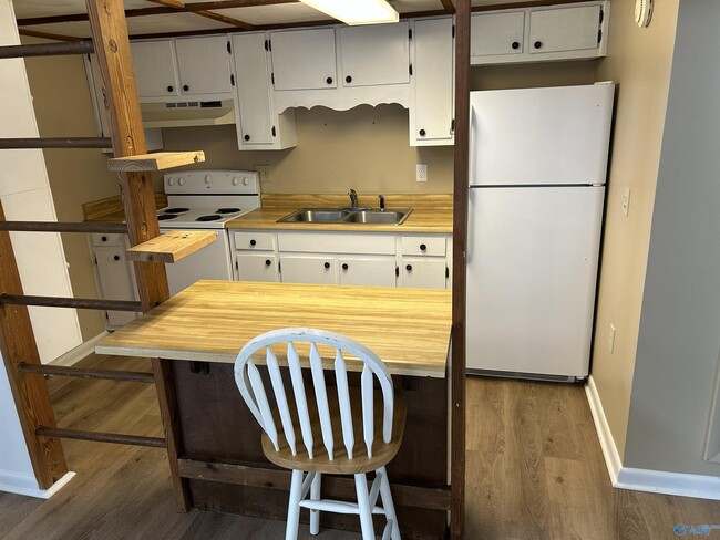 Building Photo - 1422 Humes Ave NE