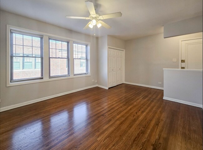 Foto del edificio - 3730 N Sheffield Ave