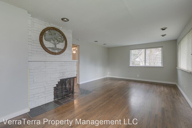 Building Photo - 3 br, 1.5 bath House - 1616 N 196th PL