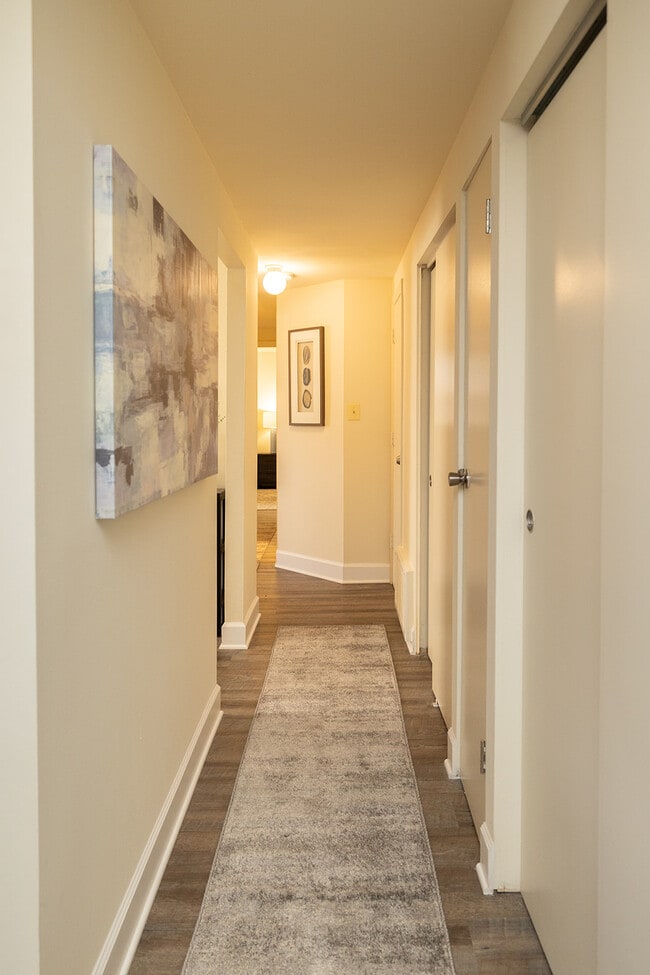 Building Photo - Hyde Park Apartments
