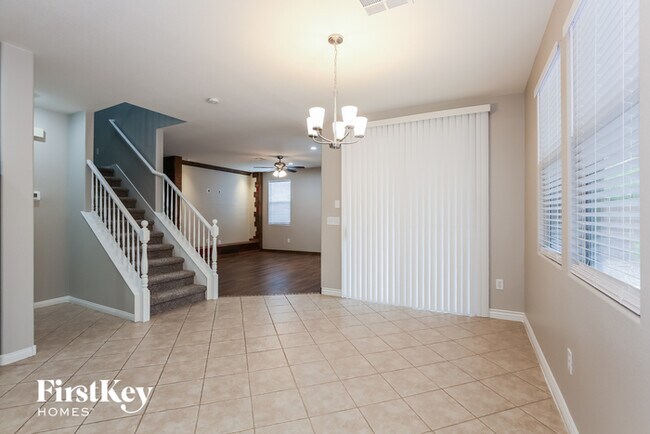 Foto del edificio - 6715 Sugarbird Ct