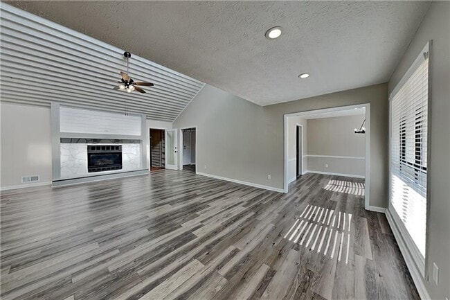 Building Photo - 1318 Shiloh Trail E Northwest