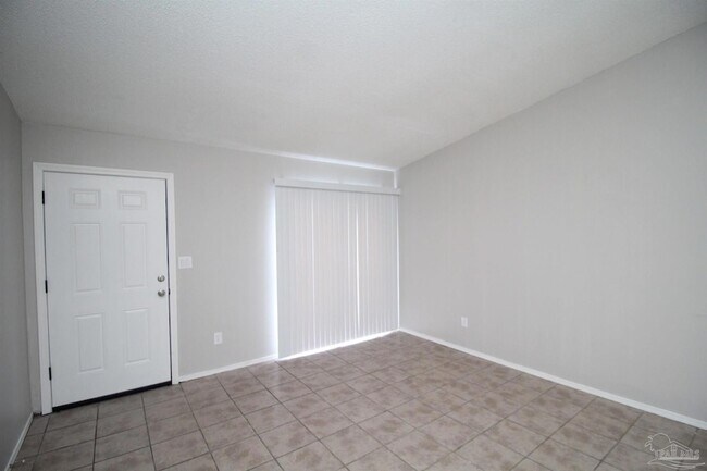 Foto del edificio - 6810 Tiki Ln