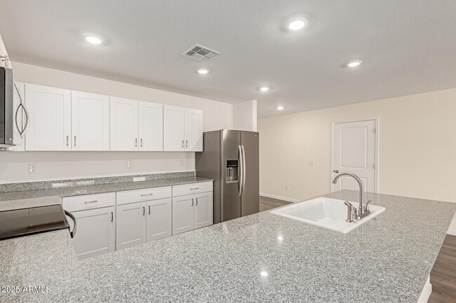 Building Photo - 1610 W Laguna Dr