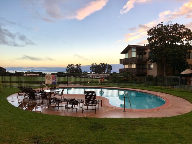Piscina comunitaria - 3375 Foothill Rd