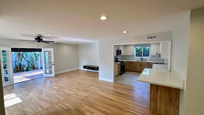 Foto del edificio - 23012 Gilmore St