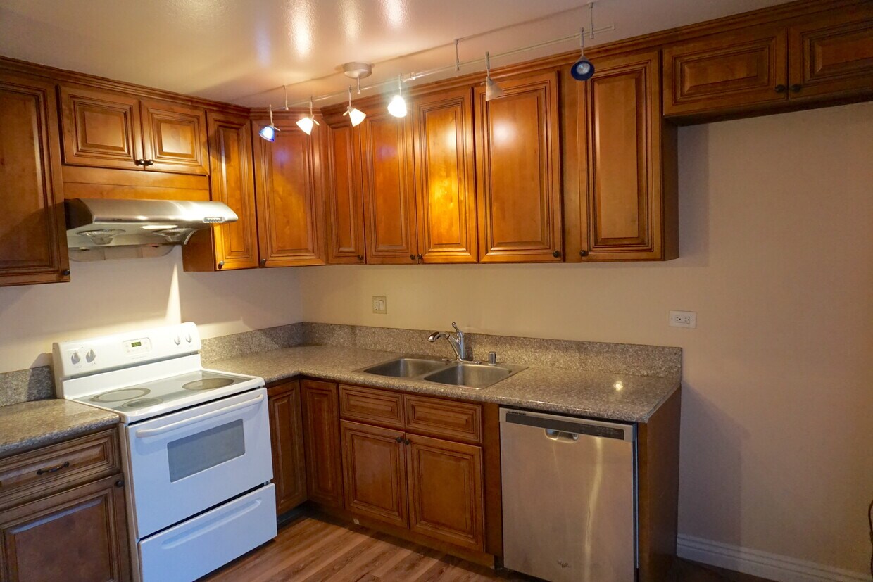 Foto principal - 7300 Lennox Ave