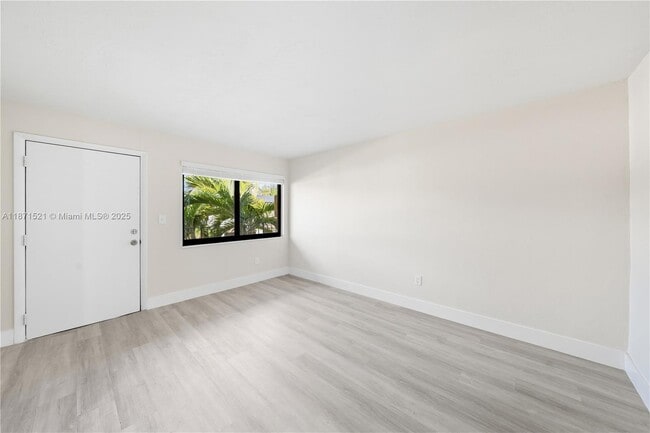 Foto del edificio - 1310 W 29th St