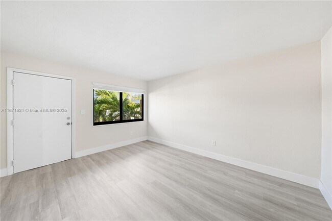 Building Photo - 1310 W 29th St