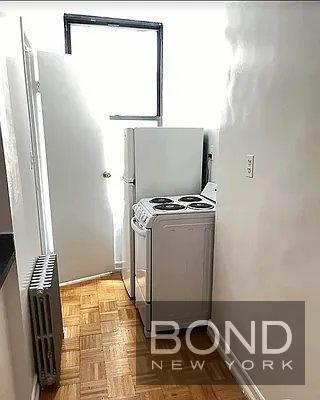 Building Photo - 164 Mott St