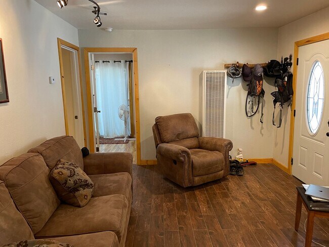 Building Photo - Cute and remodeled home on a nice corner lot