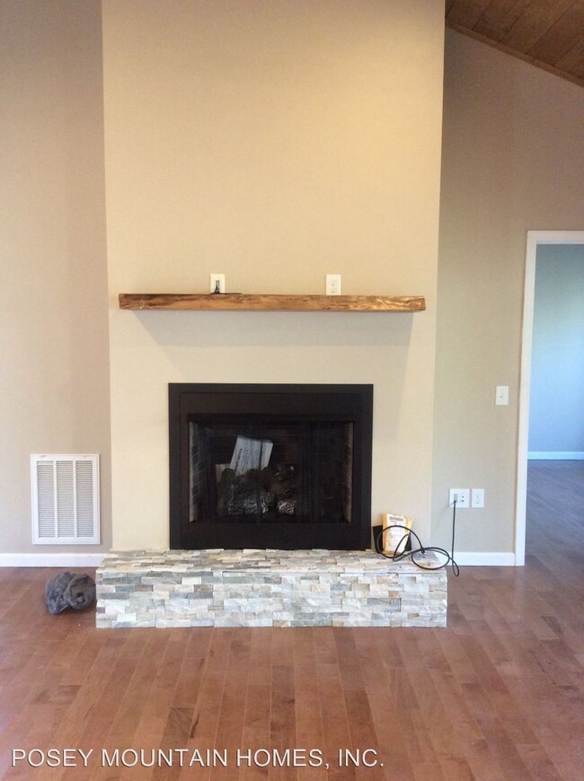 Building Photo - 2 br, 2.5 bath House - 127 Gardenia Court