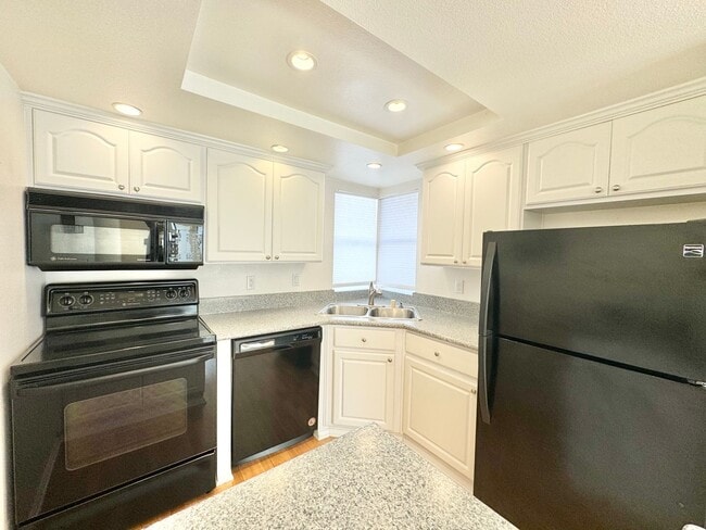 Building Photo - Beautiful 1Bd/1Ba Condo Available in Hillc...