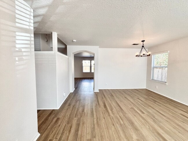 Building Photo - 6414 Royal Rdg Dr