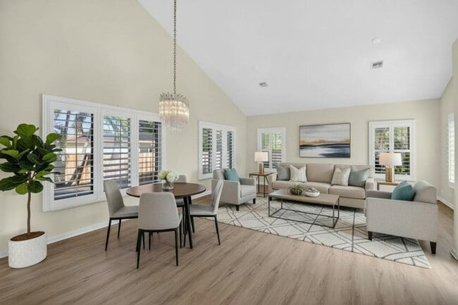 Building Photo - 4517 NW 5th Ave