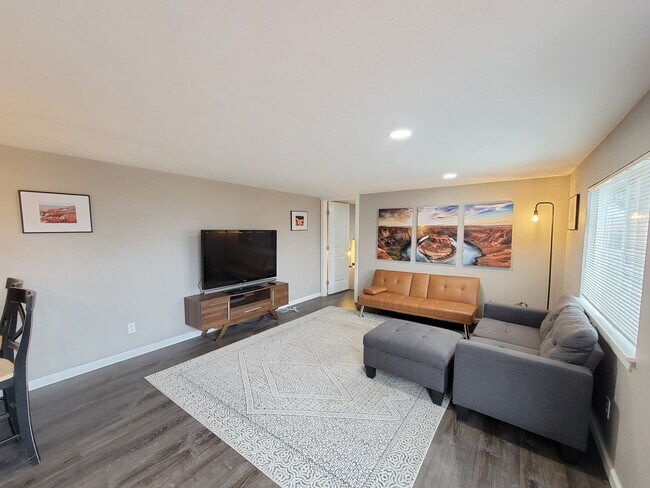 Building Photo - Fully updated and remodeled home in Burbank