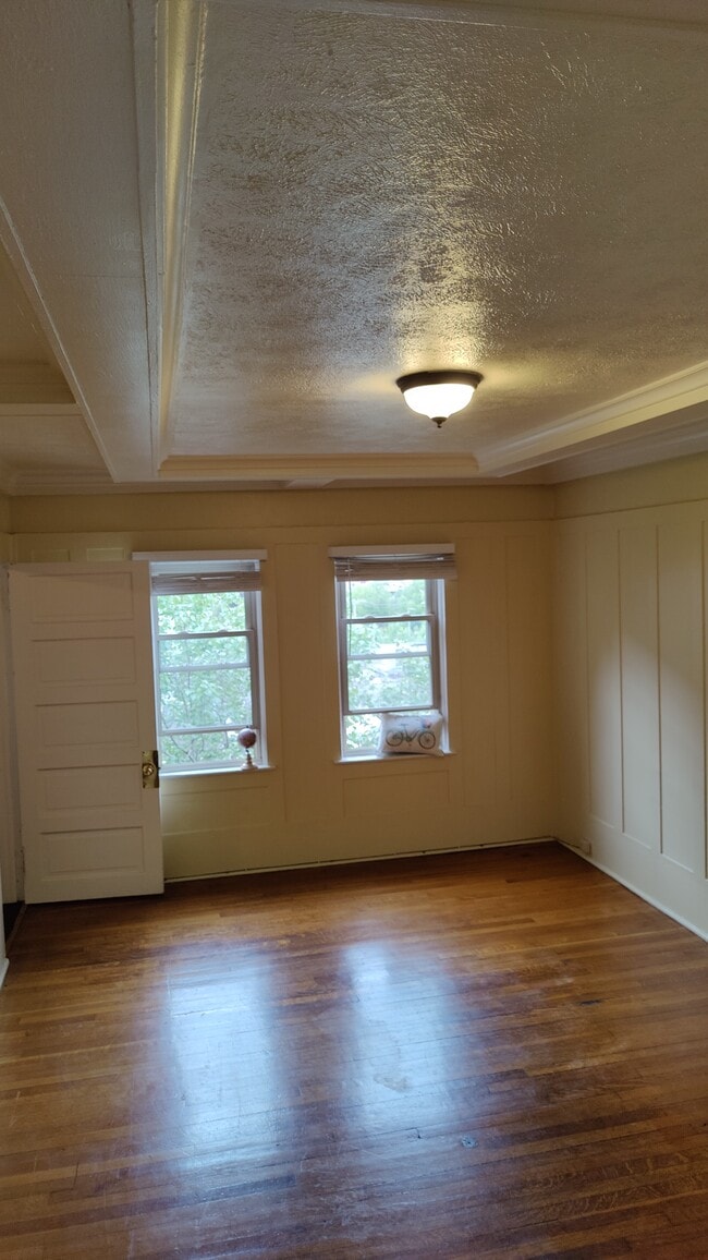 Building Photo - 3814 Prospect Ave E
